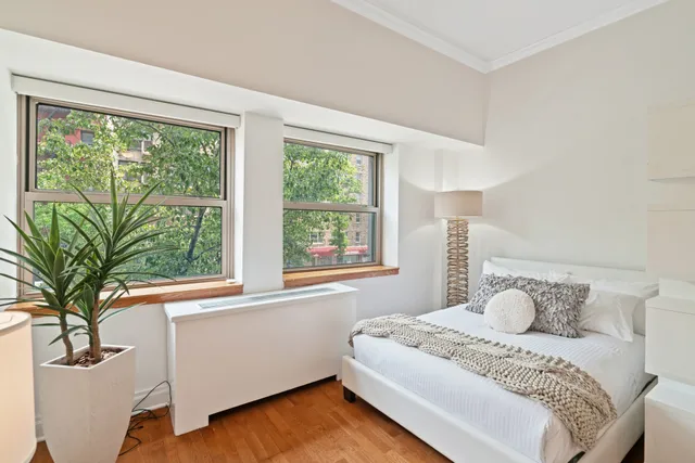 $698,000 | 350 East 82nd Street, Unit 2G | Upper East Side