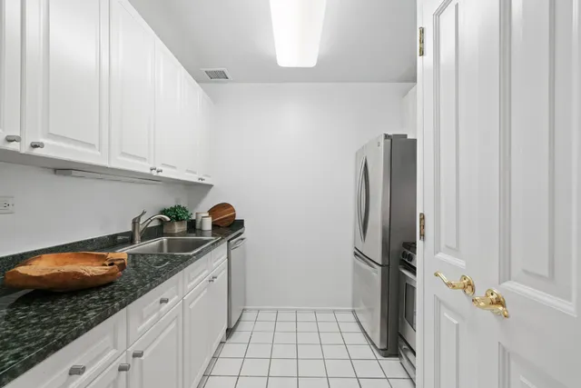 $698,000 | 350 East 82nd Street, Unit 2G | Upper East Side