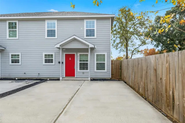 $1,695 | 8595 Parkway Drive, Unit B, Houston, TX 77088