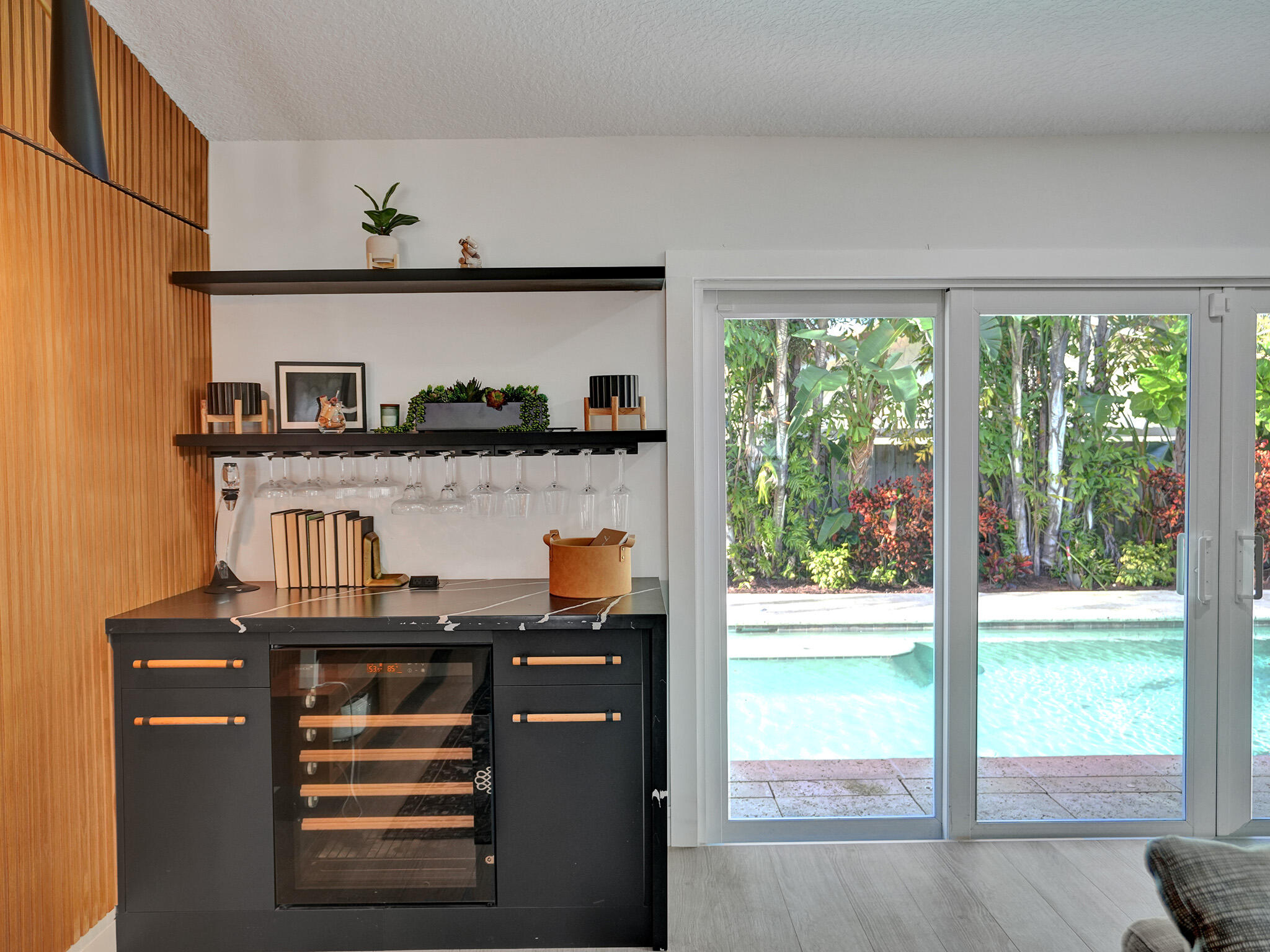 621 Enfield Road Delray Beach, FL 33444 - Photo 8 of 31 Dry Bar