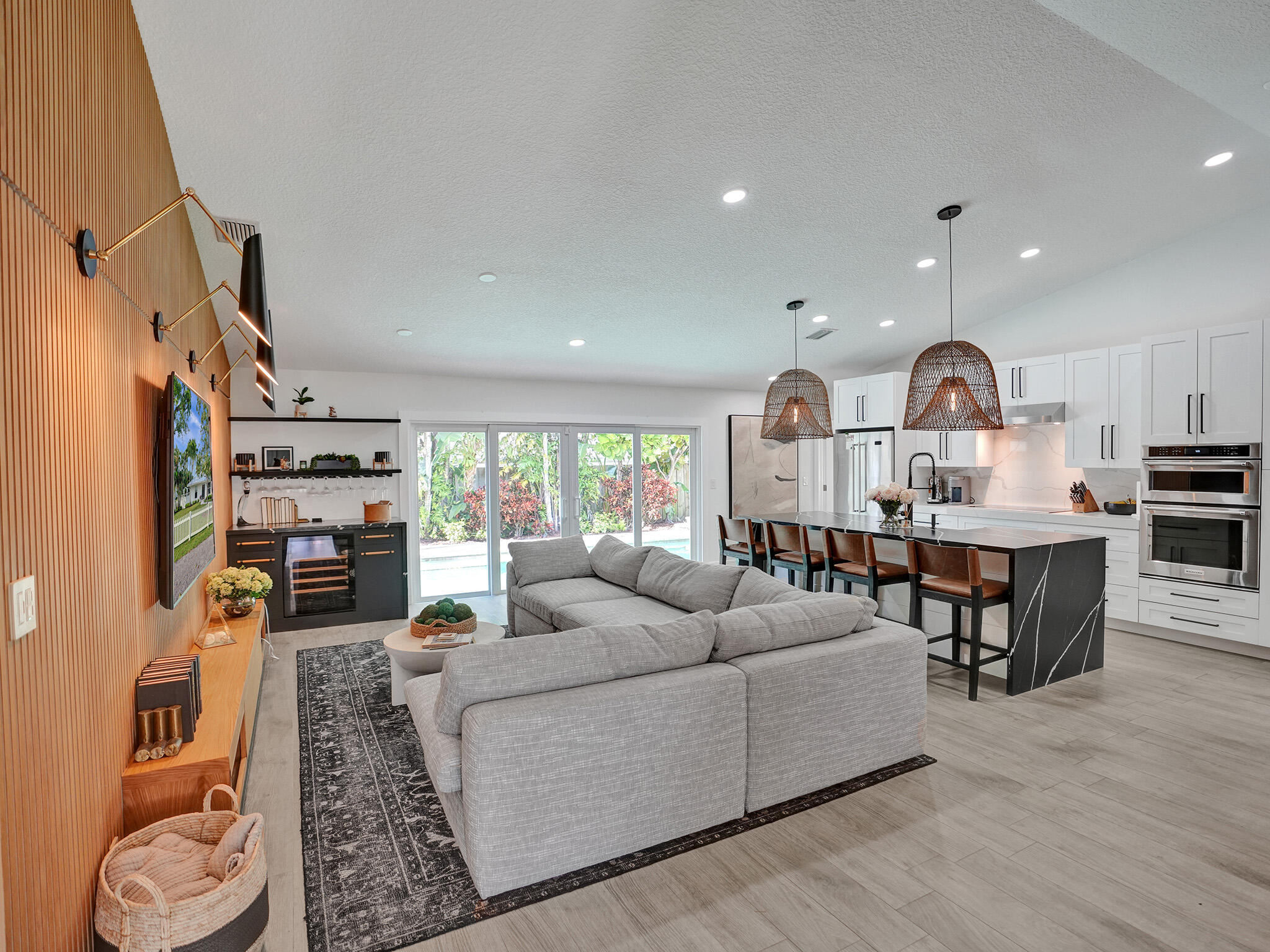 621 Enfield Road Delray Beach, FL 33444 - Photo 9 of 31 Living area