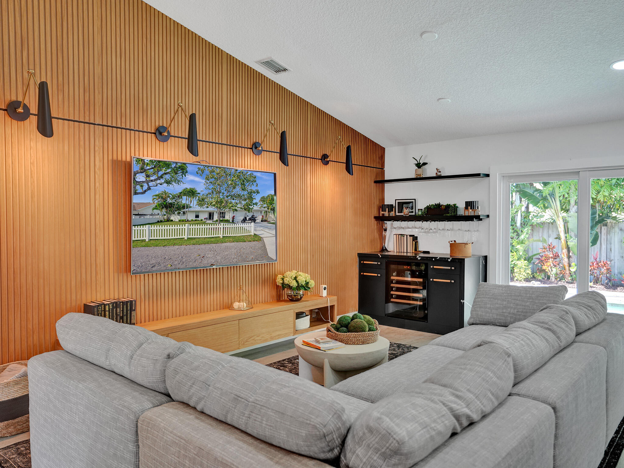621 Enfield Road Delray Beach, FL 33444 - Photo 10 of 31 Living Room
