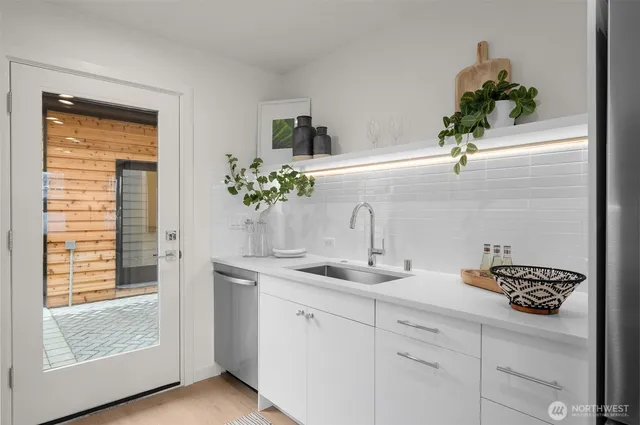 $479,900 | 9221 B 14th Avenue Northwest, Seattle, WA 98117