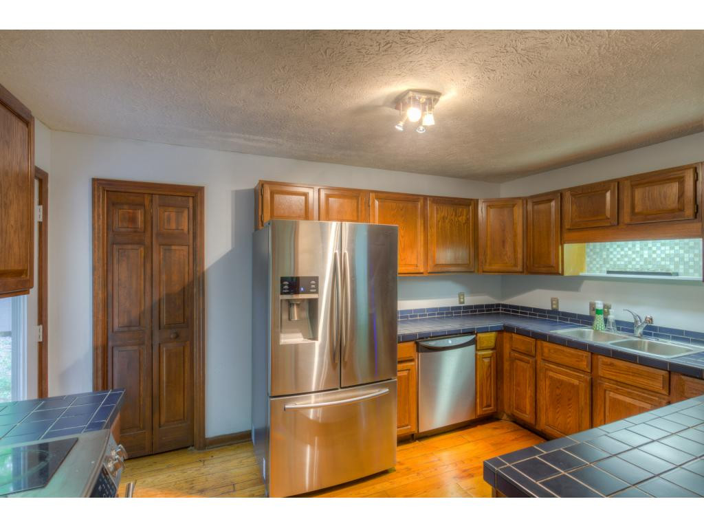 21469 Plantation Road Bristol, VA 24202 - Photo 6 of 24 Photo 6