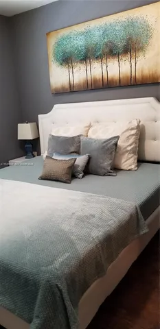 a view of a backyard with pathway