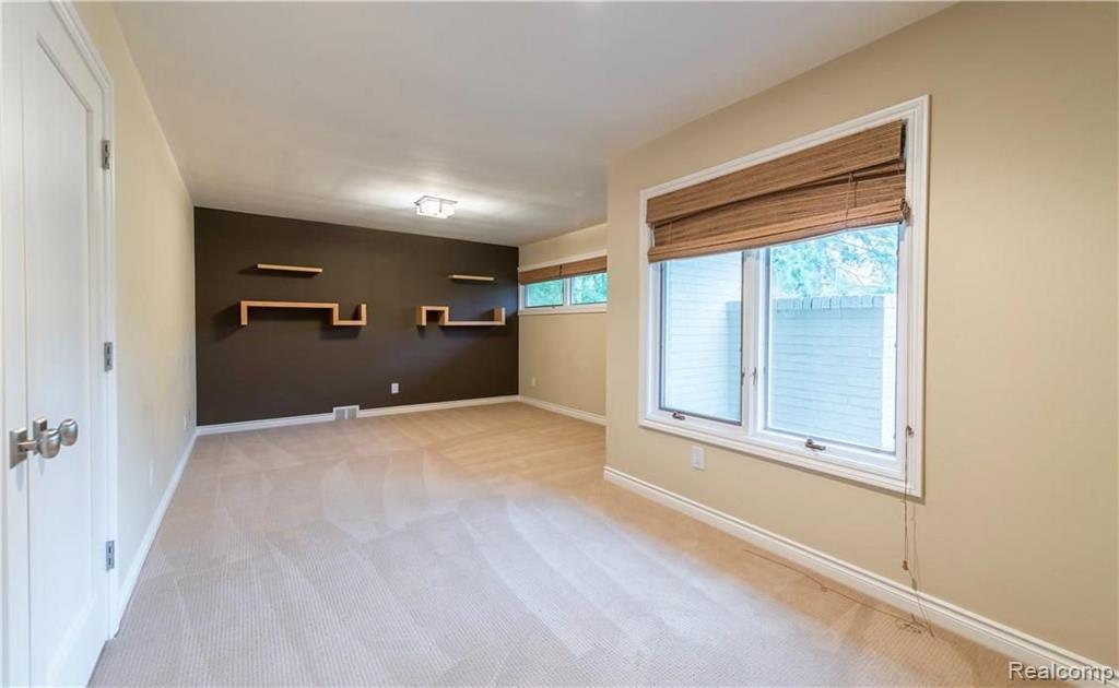 570 Haverhill Road Bloomfield Hills, MI 48304 - Photo 22 of 32