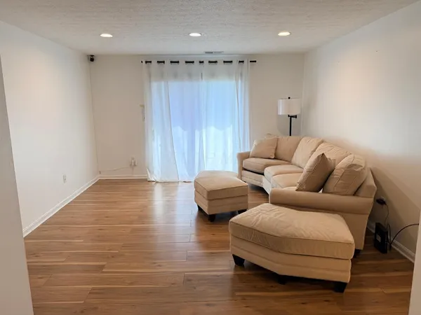 $1,350 | 5315 Portland Street, Unit 201, Columbus, OH 43235