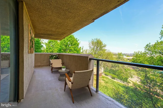 $5,800 | 1101 South Arlington Ridge Road, Unit 216, Arlington, VA 22202