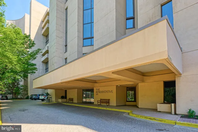 $5,800 | 1101 South Arlington Ridge Road, Unit 216, Arlington, VA 22202