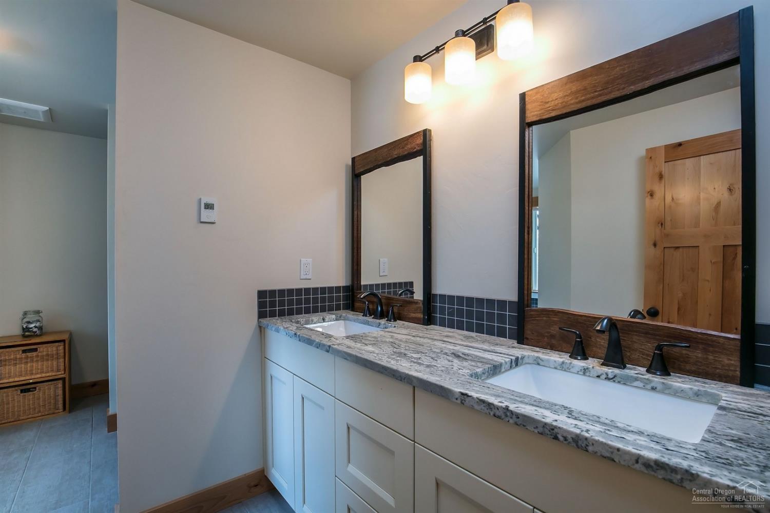 64705 Simon Road Bend, OR 97703 - Photo 13 of 25 Gallery Image 13