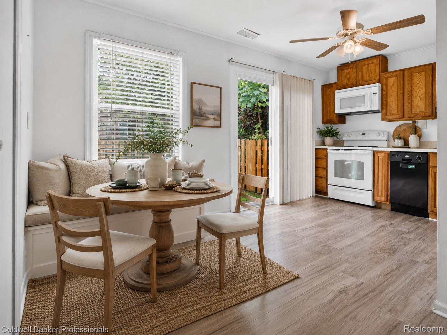902 Little Hill Court Rochester, MI 48307 - Photo 6 of 18 DSC03419_Staged_KithenNook.jpg