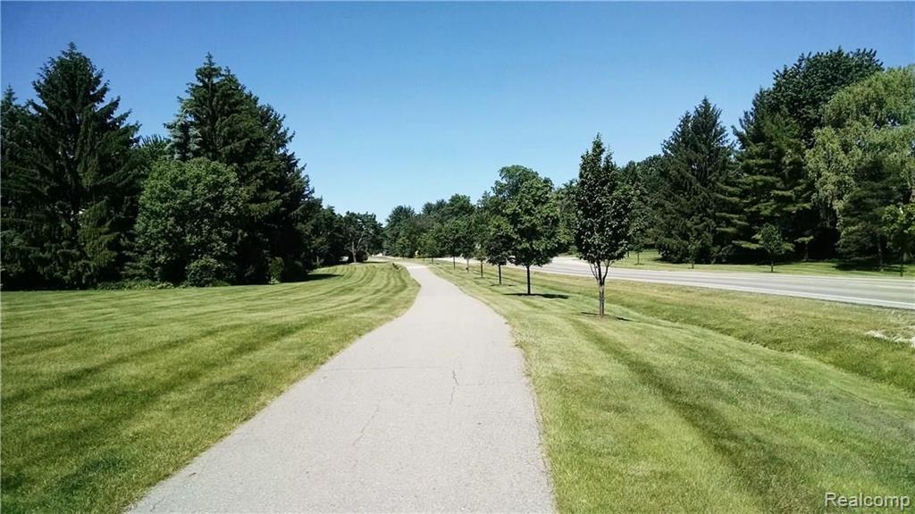 618 Shellbourne Drive Rochester Hills, MI 48309 - Photo 33 of 38