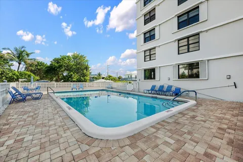 $949,900 | 911 Ocean Drive, Unit 506, North Palm Beach, FL 33408