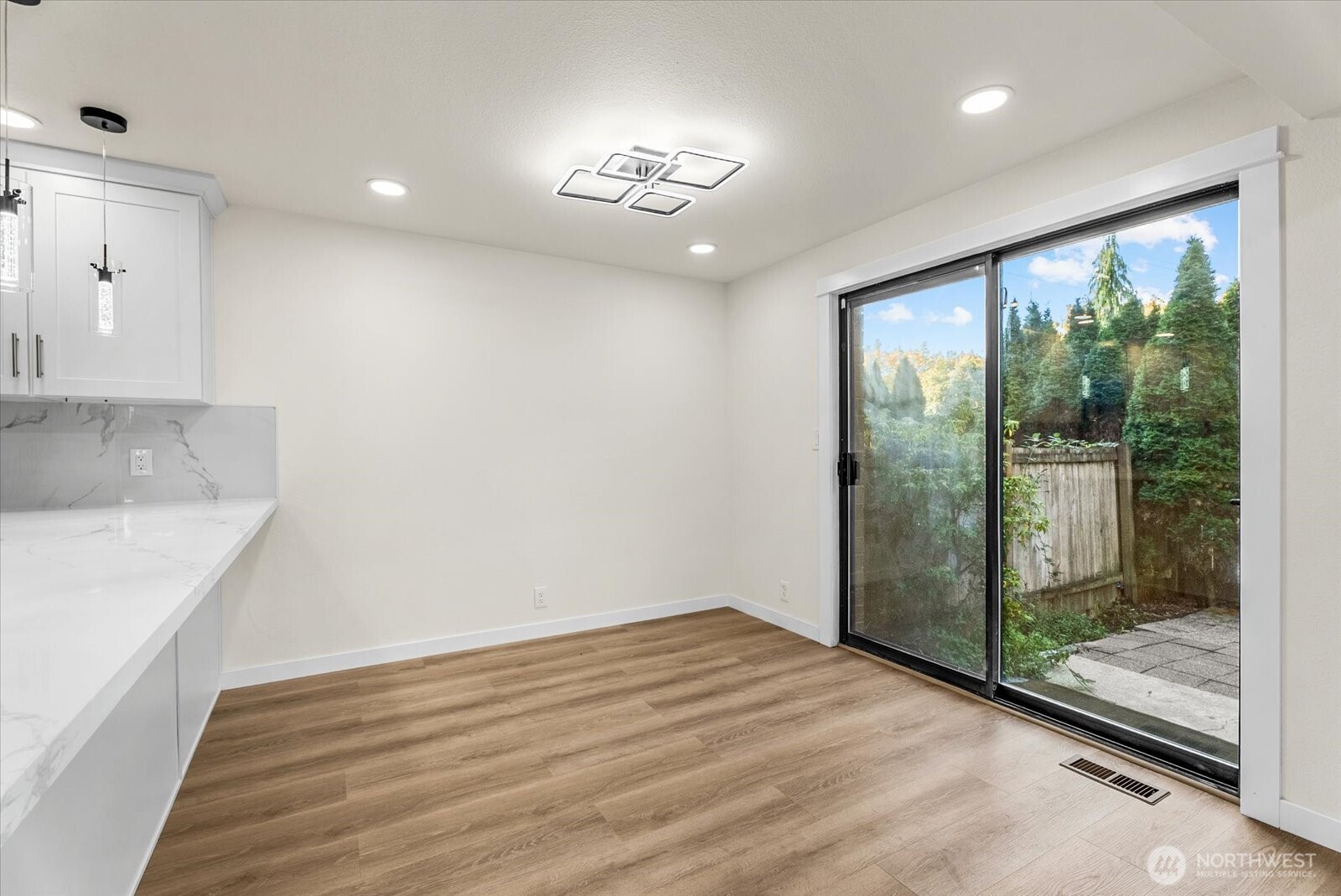 8543 Avondale Road Northeast Redmond, WA 98052 - Photo 9 of 40 Gallery Image 9