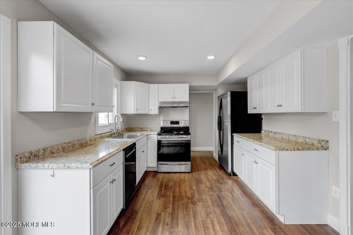 97 Irongate Lane Aberdeen, NJ 07747 - Photo 11 of 29 11-Kitchen