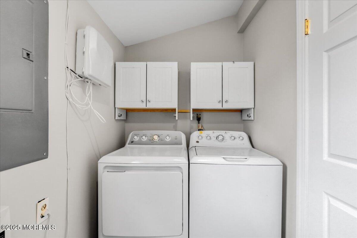 97 Irongate Lane Aberdeen, NJ 07747 - Photo 25 of 29 26-Laundry