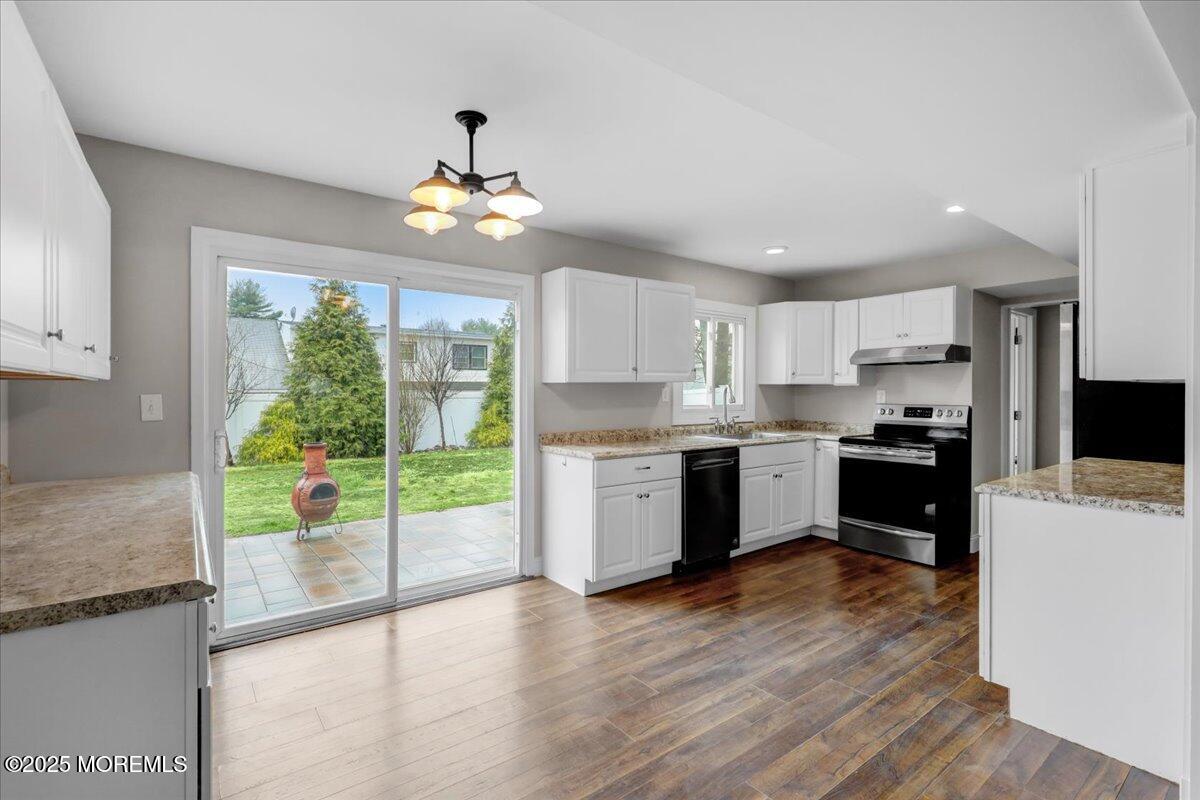 97 Irongate Lane Aberdeen, NJ 07747 - Photo 9 of 29 09-Kitchen