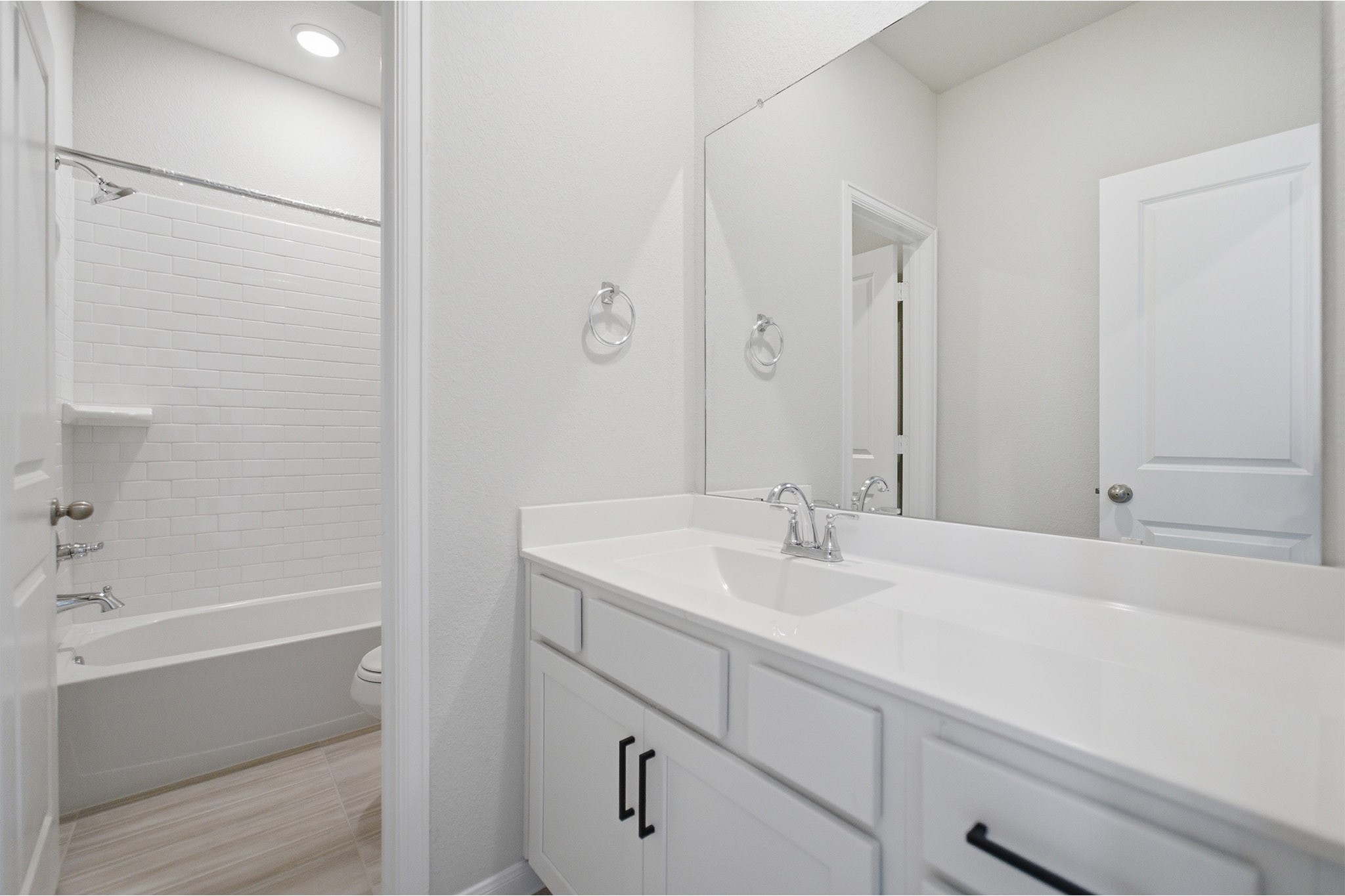 7906 Jasper Mdws Way Angleton, TX 77515 - Photo 8 of 37