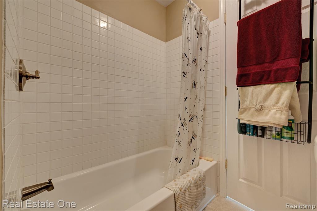 2444 Ray Road Oxford, MI 48370 - Photo 17 of 40
