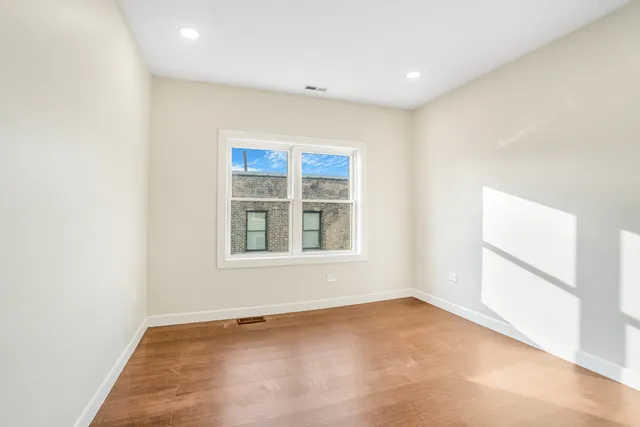 $4,200 | 4019 North Tripp Avenue, Unit 1, Chicago, IL 60641
