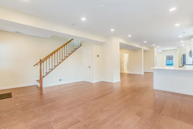 $4,200 | 4019 North Tripp Avenue, Unit 1, Chicago, IL 60641