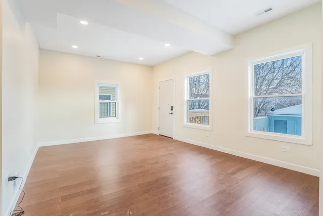 $4,200 | 4019 North Tripp Avenue, Unit 1, Chicago, IL 60641