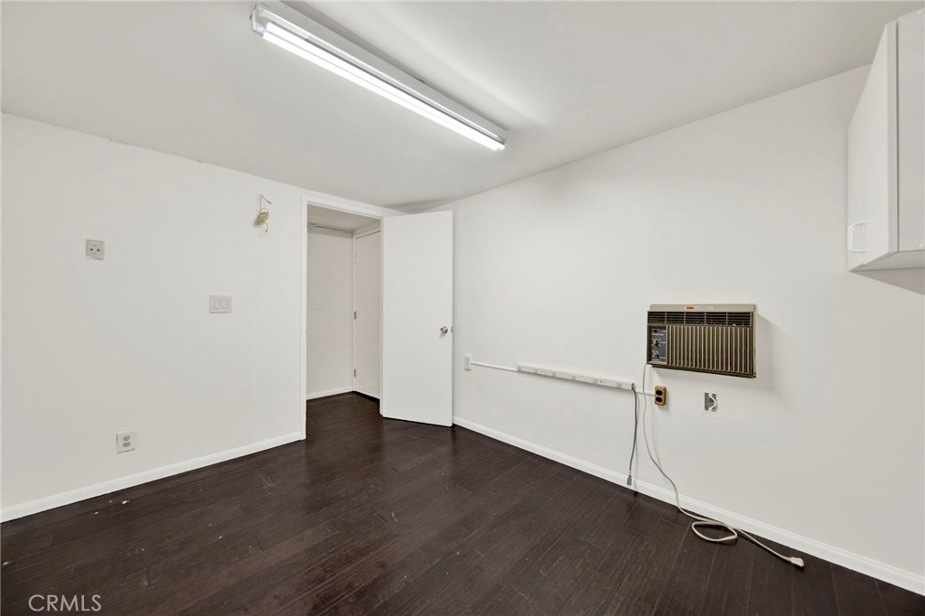 9745 Vía Roma Burbank, CA 91504 - Photo 28 of 38