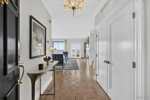 $749,000 | 816 South Hanley Road, Unit 15B, Clayton, MO 63105