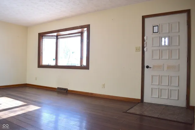 $325,000 | 5808 East County Road 150 North, Avon, IN 46123