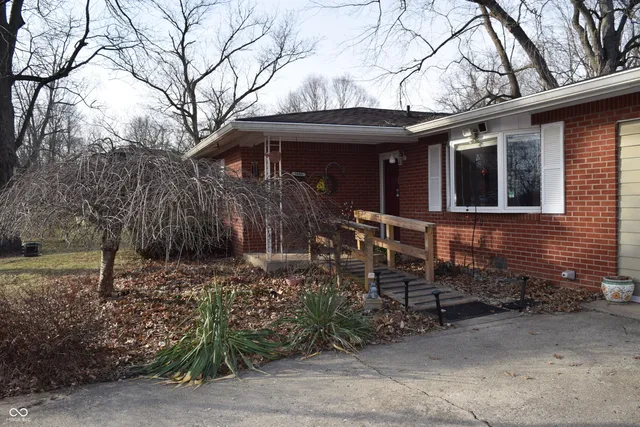 $325,000 | 5808 East County Road 150 North, Avon, IN 46123