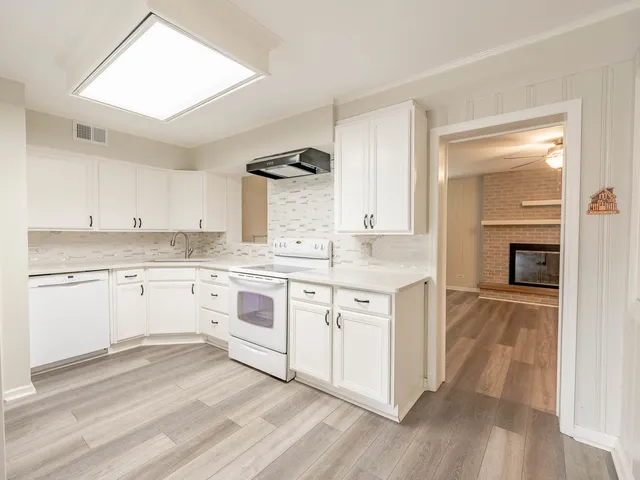 $419,900 | 465 South Elizabeth Street, Lombard, IL 60148