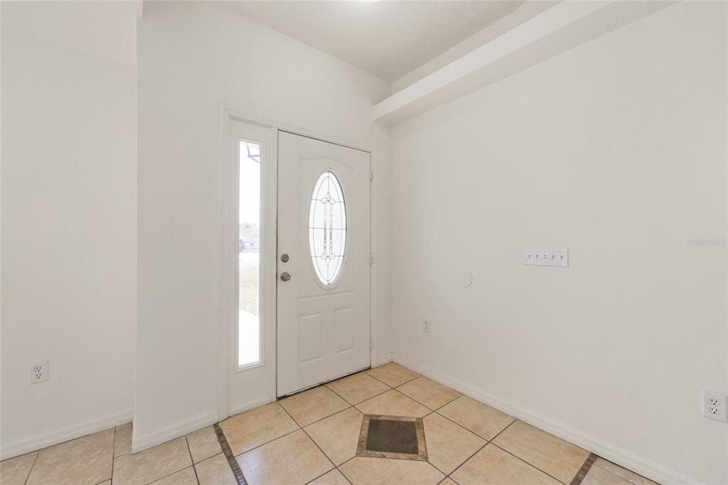 15434 Southwest 23rd Court Road Ocala, FL 34473 - Photo 6 of 41 an empty room with mirror