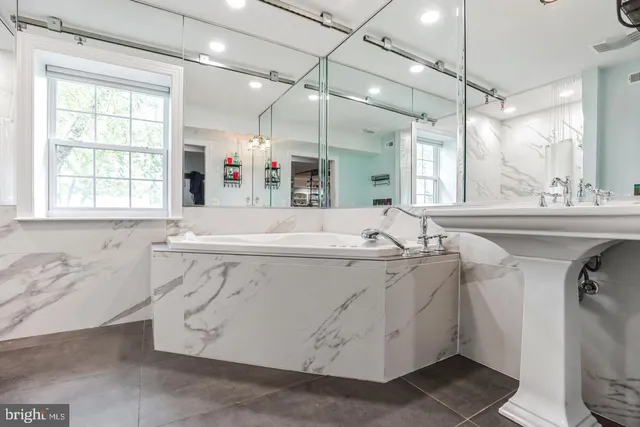 $799,900 | 465 Sablewood Drive, Huntingtown, MD 20639