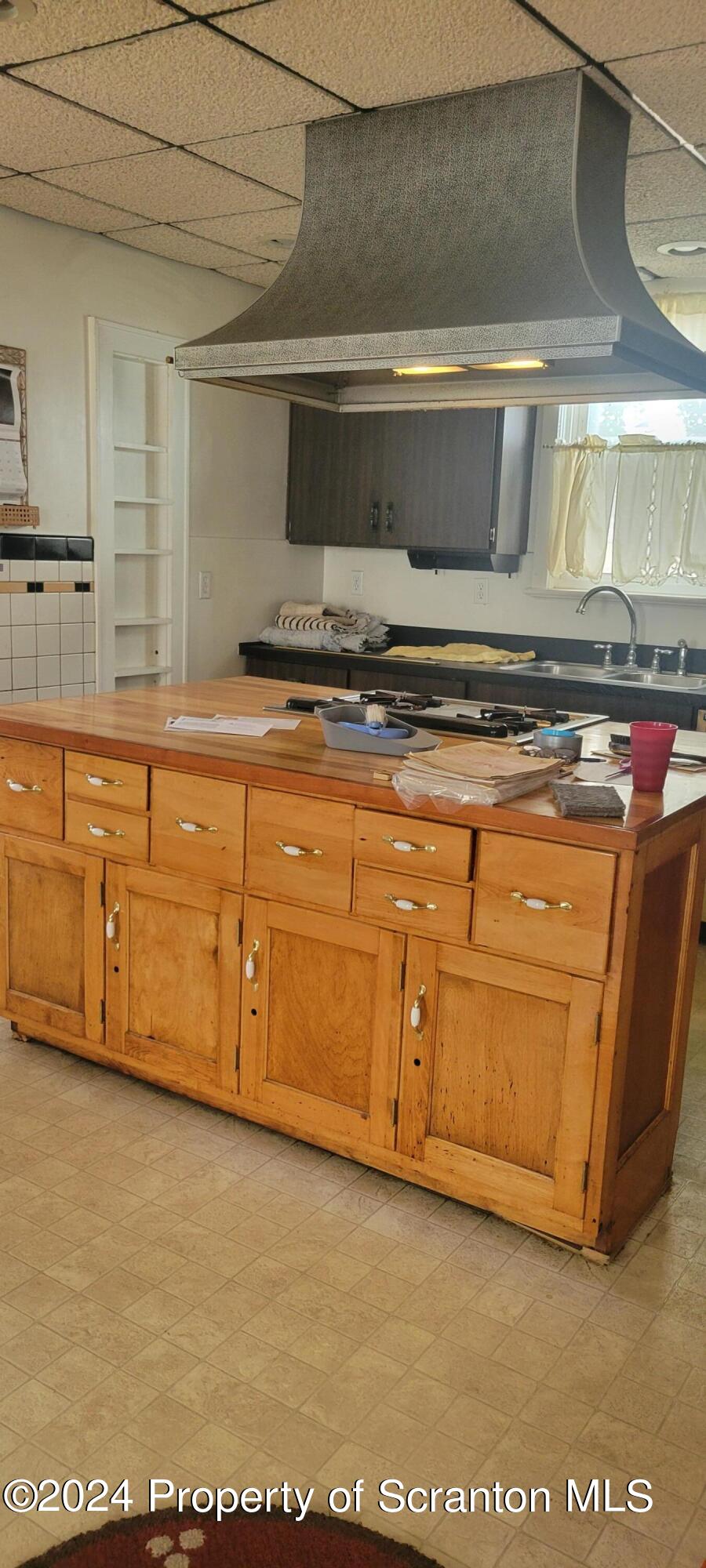 1543 Capouse Avenue Scranton, PA 18509 - Photo 24 of 62 a close view of kitchen sink
