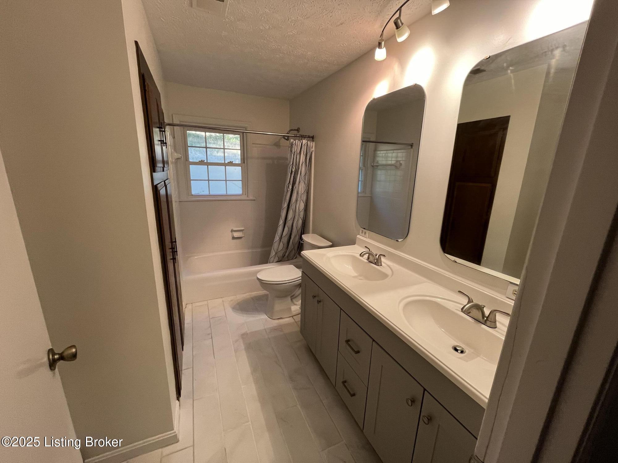 121 Rayhill Road Fairdale, KY 40118 - Photo 14 of 31 First Floor Full Bath