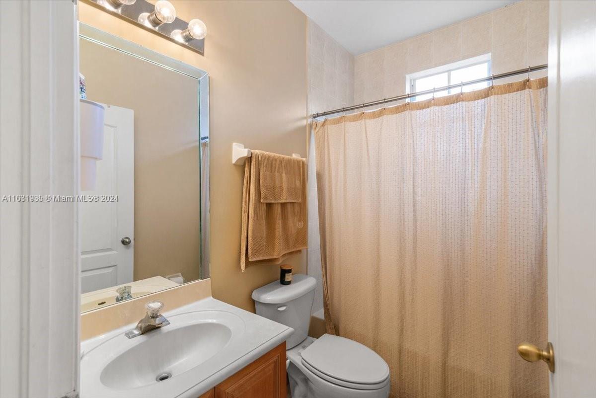 7741 Northwest 194th Terrace Hialeah, FL 33015 - Photo 18 of 27