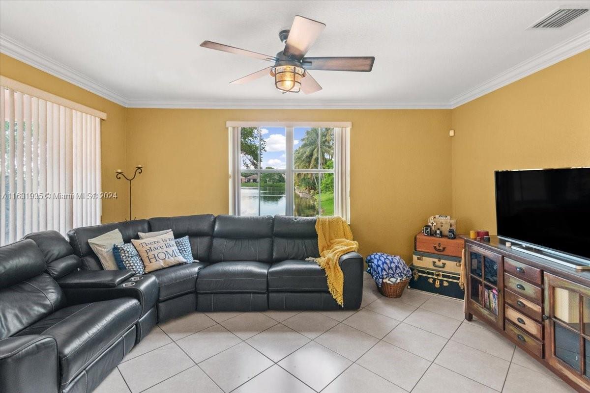 7741 Northwest 194th Terrace Hialeah, FL 33015 - Photo 21 of 27