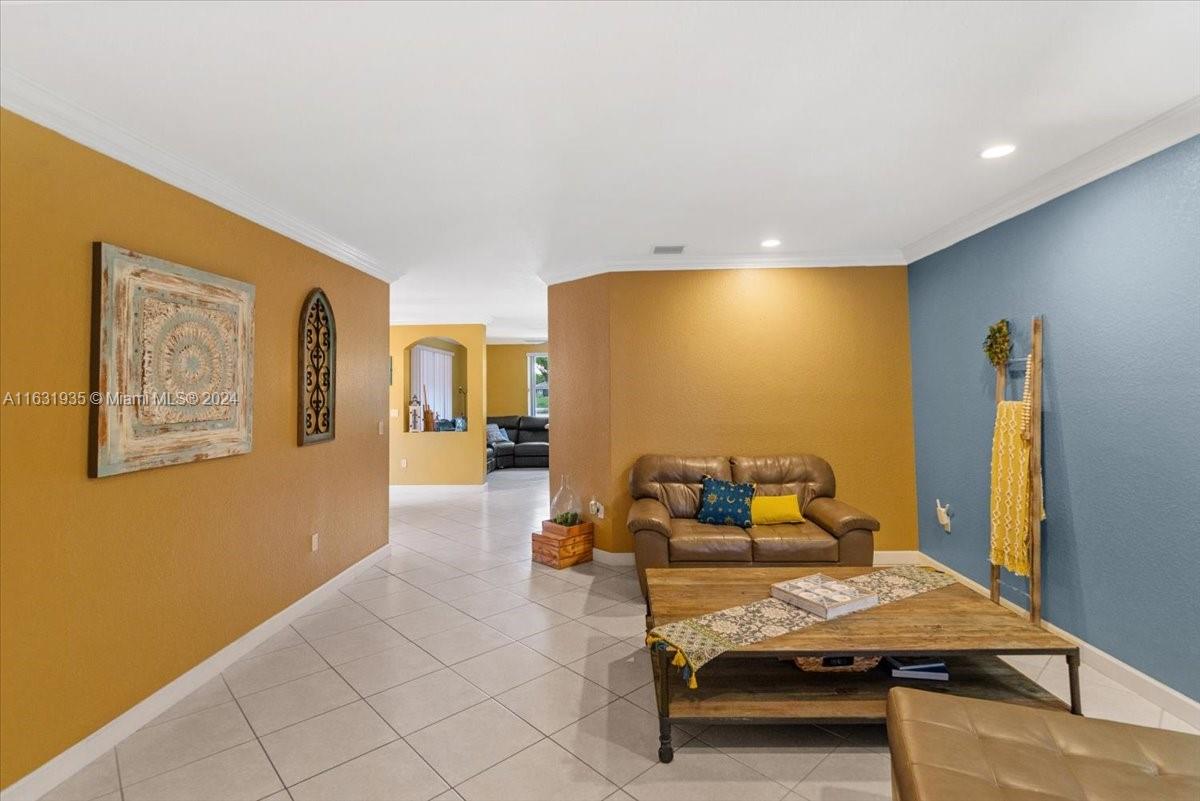 7741 Northwest 194th Terrace Hialeah, FL 33015 - Photo 3 of 27