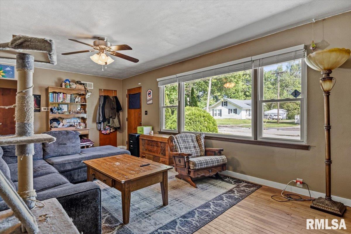 3240 East Enos Avenue Springfield, IL 62702 - Photo 4 of 16
