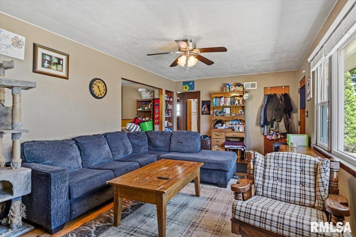 3240 East Enos Avenue Springfield, IL 62702 - Photo 5 of 16