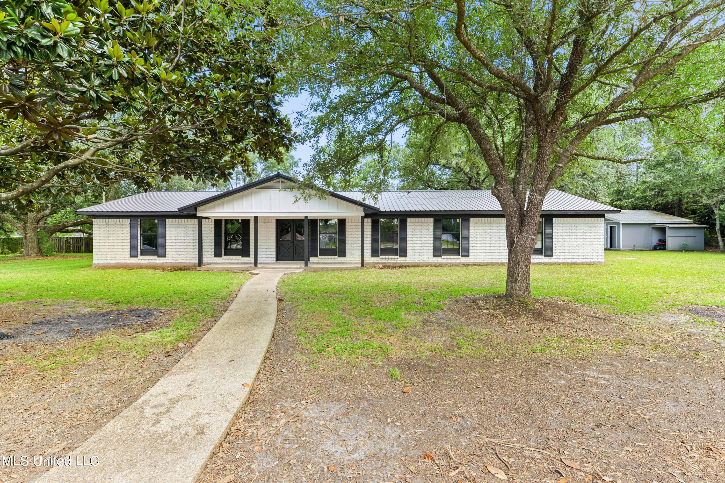 15609 Thomas Road Biloxi, MS 39532 - Photo 1 of 27 FRONT VIEW