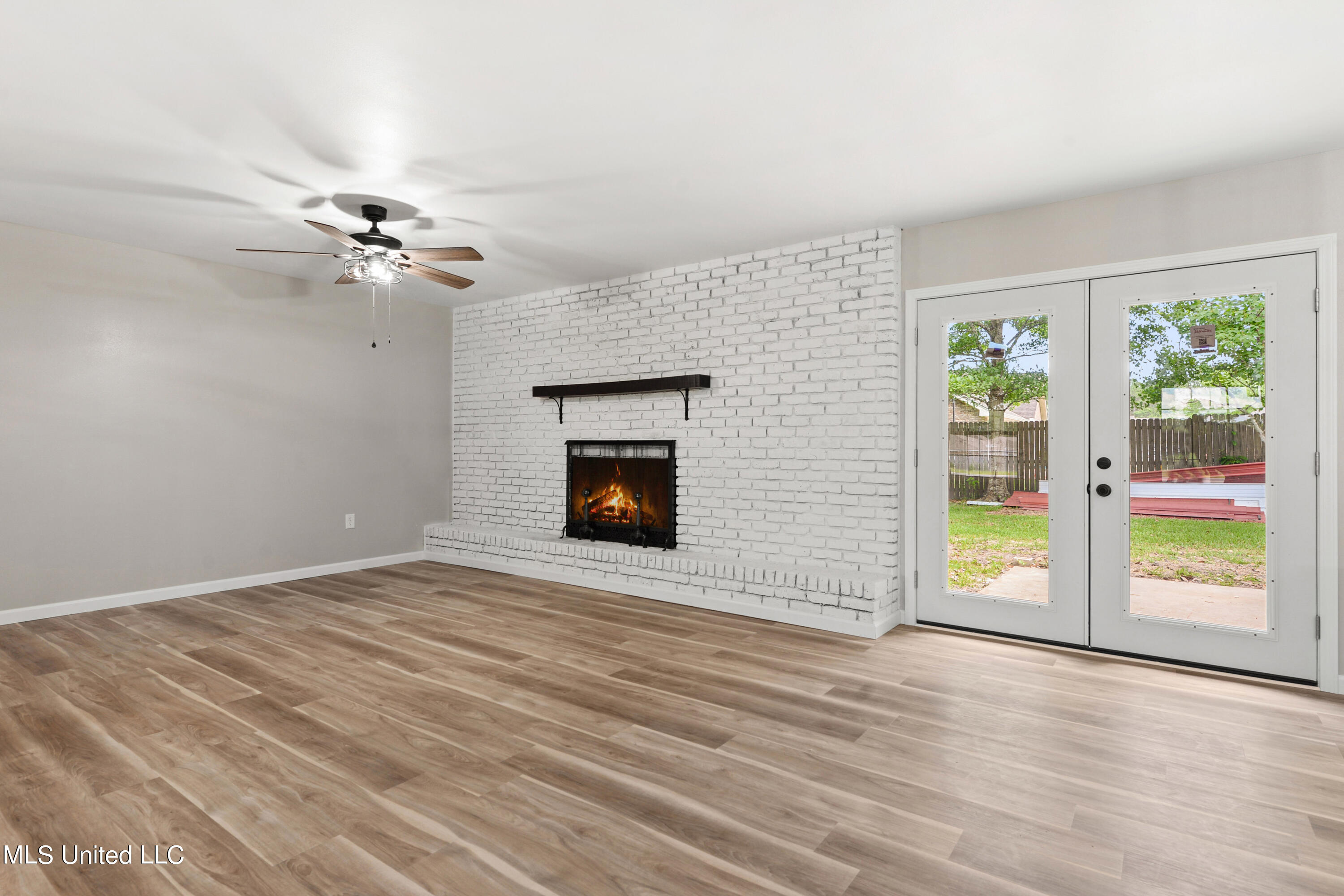 15609 Thomas Road Biloxi, MS 39532 - Photo 3 of 27 003 (25)