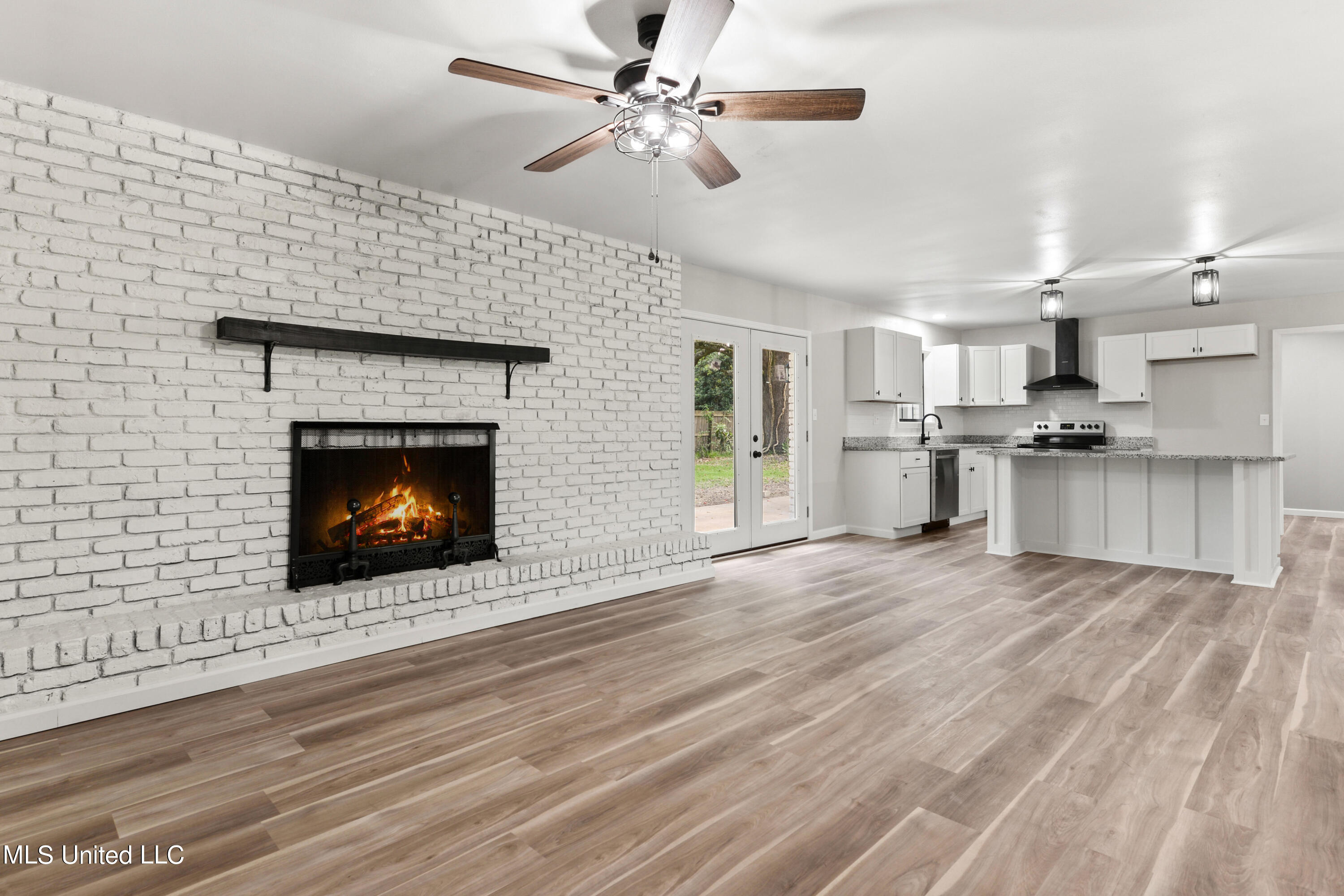 15609 Thomas Road Biloxi, MS 39532 - Photo 4 of 27 004 (29)