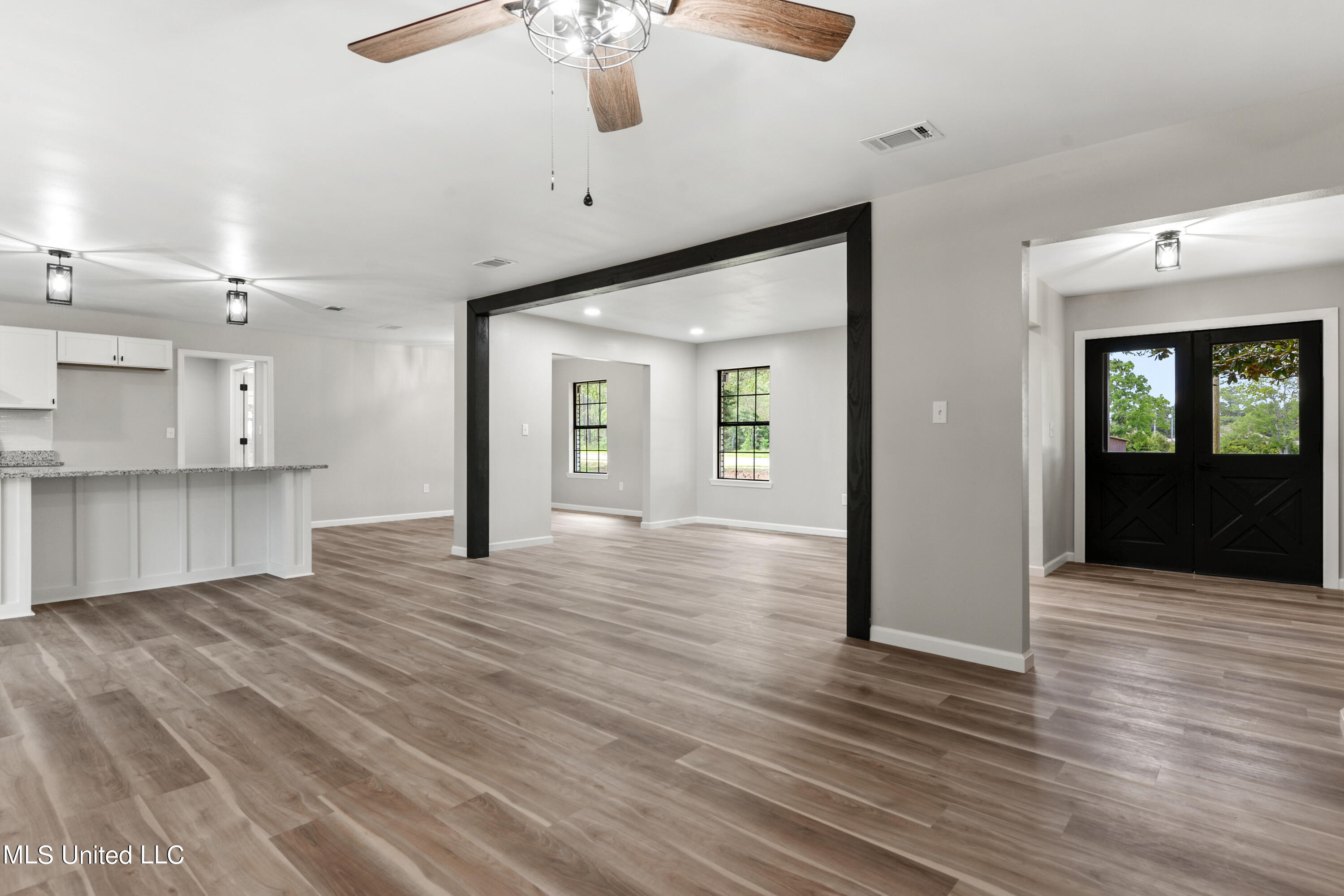 15609 Thomas Road Biloxi, MS 39532 - Photo 5 of 27 005 (25)