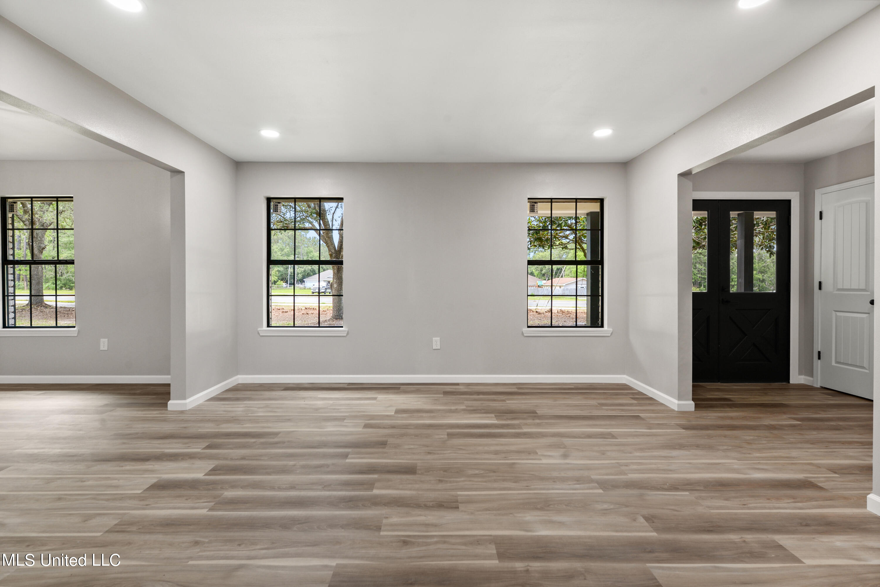 15609 Thomas Road Biloxi, MS 39532 - Photo 7 of 27 007 (28)