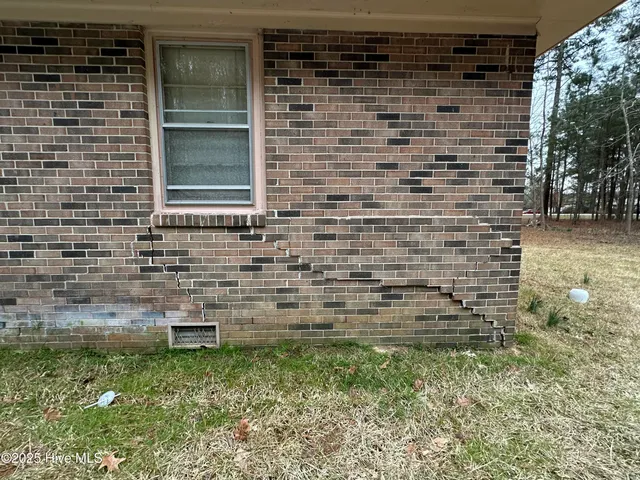 $90,000 | 219 Old Us Highway North, Windsor, NC 27983