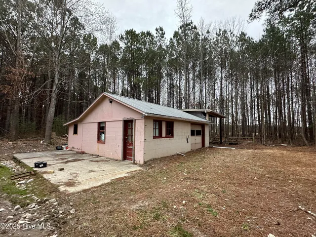$90,000 | 219 Old Us Highway North, Windsor, NC 27983