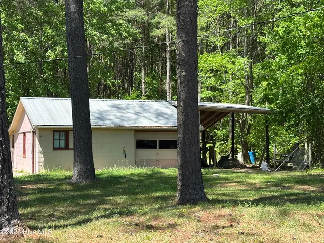 $90,000 | 219 Old Us Highway North, Windsor, NC 27983