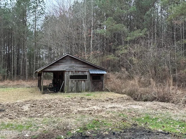 $90,000 | 219 Old Us Highway North, Windsor, NC 27983