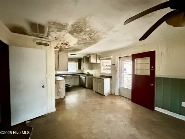 $90,000 | 219 Old Us Highway North, Windsor, NC 27983